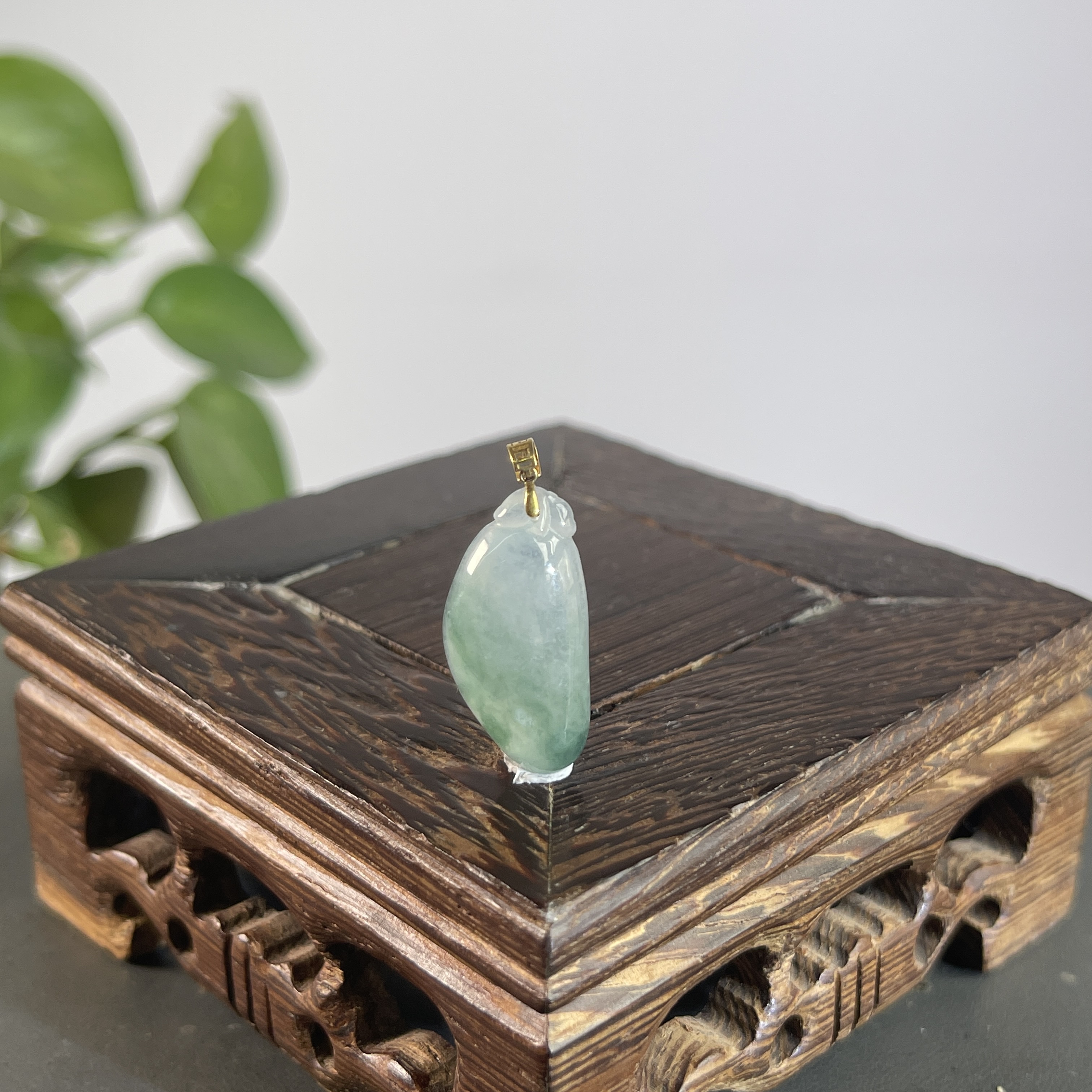 JXW30-34  天然缅甸A货翡翠  18K扣头福瓜