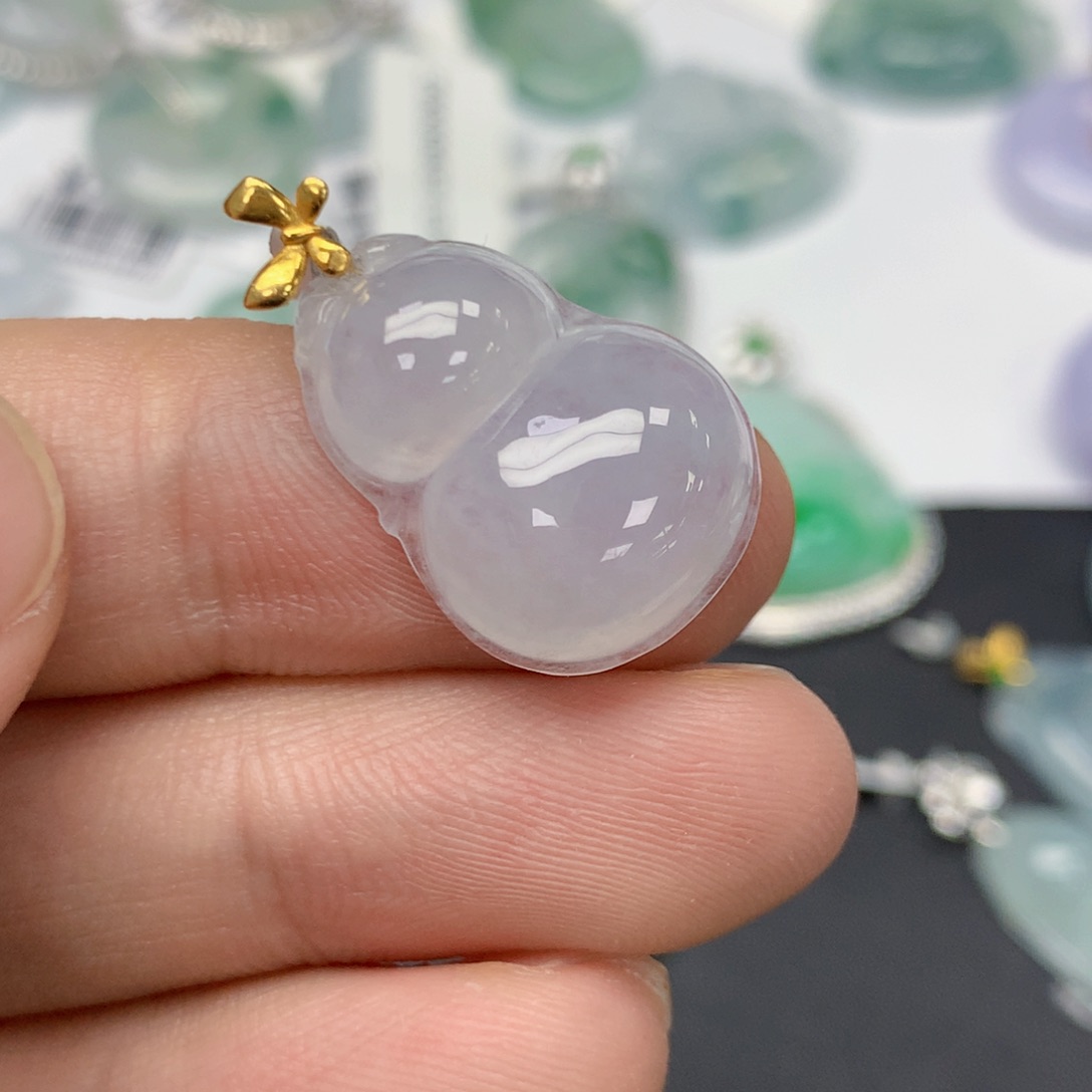 颈饰18K金镶嵌翡翠