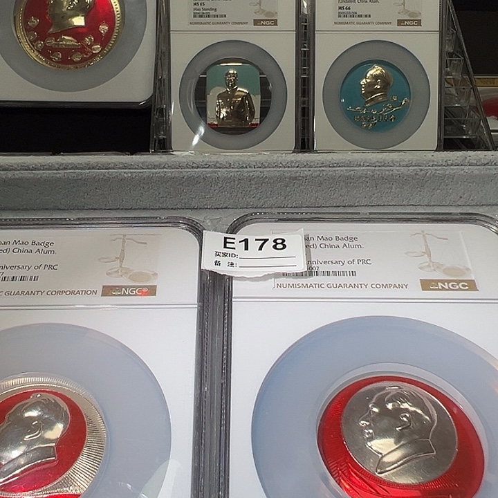 军***哥其他普通金属精品像章178号商品2枚港