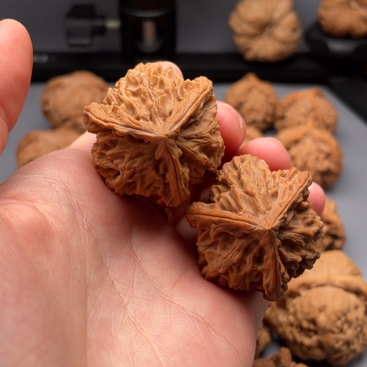 文玩核桃把件欧****）盘山三棱三棱37