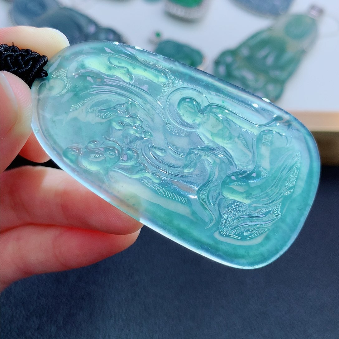 翡翠颈饰未镶嵌翡翠