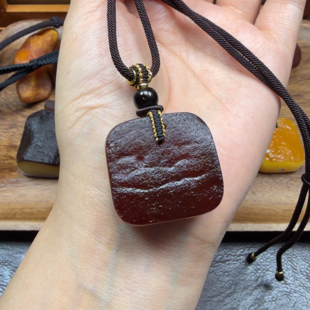 琥珀未镶嵌吊坠(赠链)