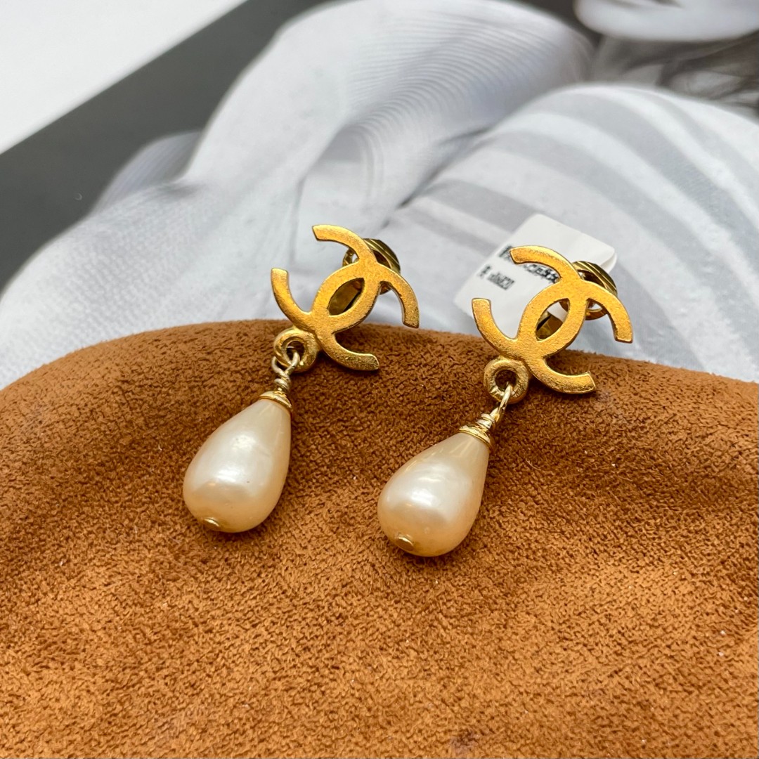 95新 Chanel/香奈儿 香奈儿双c小水滴珠珠扫肩耳夹/x06820