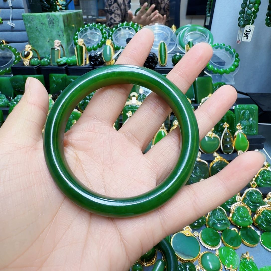 和田玉（碧玉）手镯未镶嵌我***?