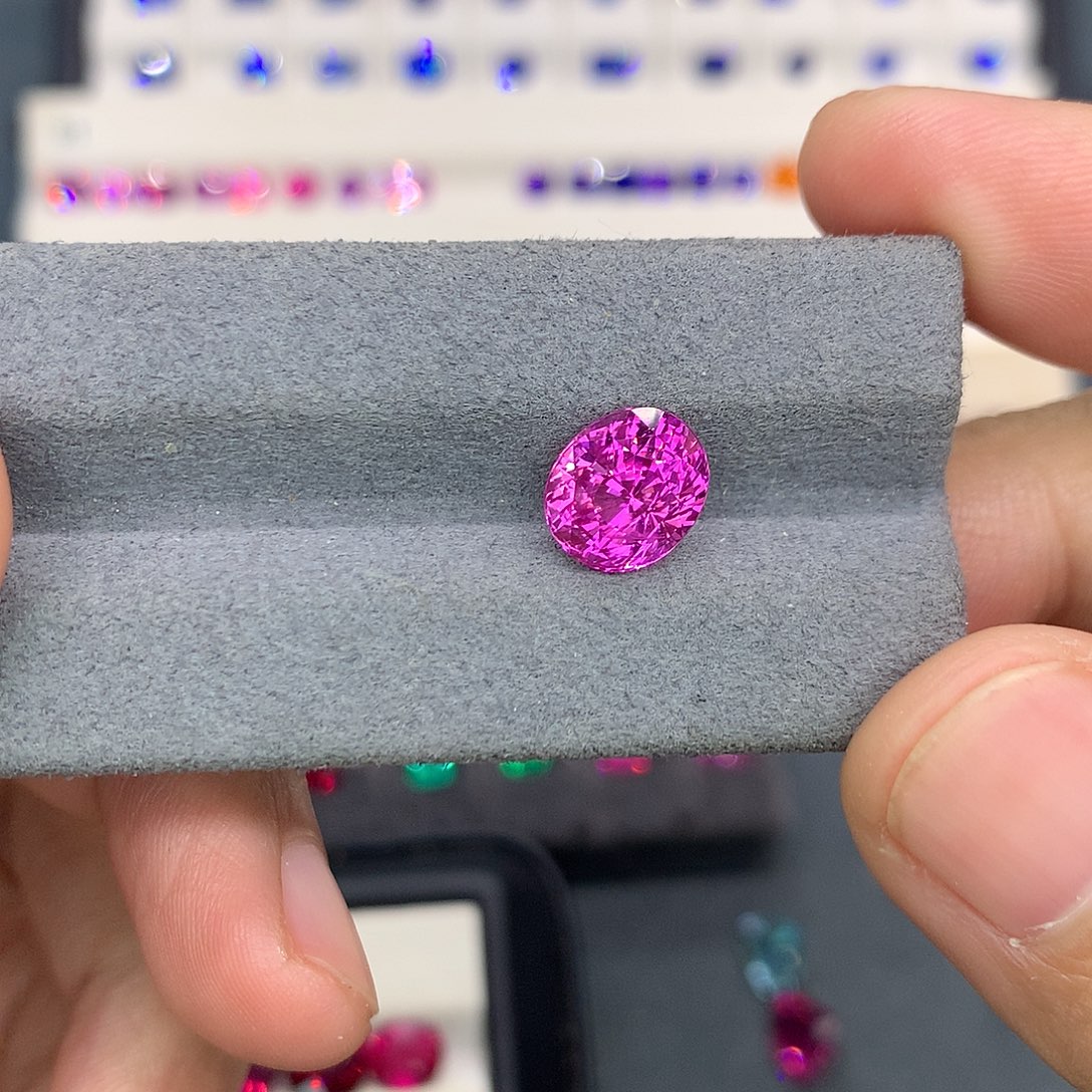 彩色蓝宝石裸石4.5克拉全净老烧粉蓝宝