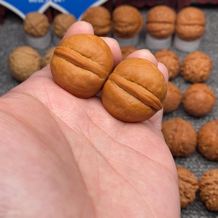 文玩核桃把件小海豚