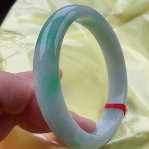 翡翠手镯未镶嵌正60(48小时鉴赏期有细纹)