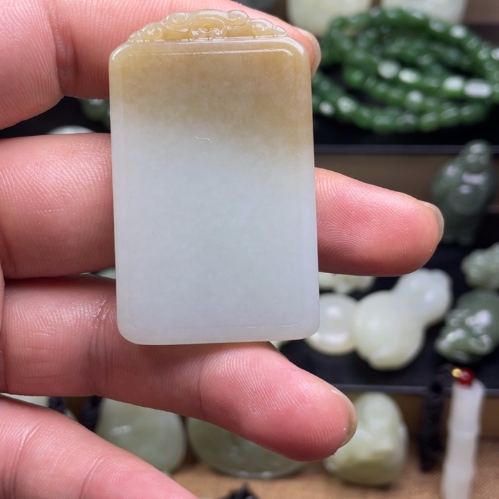 汉***辉和田玉未镶嵌颈饰