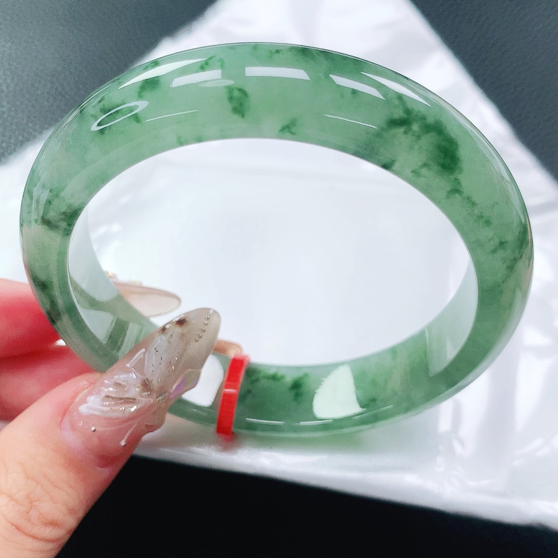 翡翠手镯未镶嵌56圈