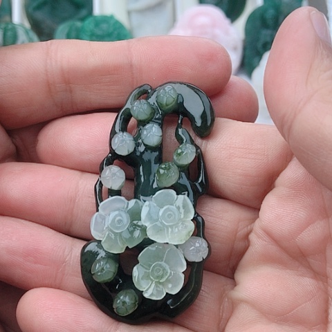 独山玉颈饰未镶嵌苏****洗