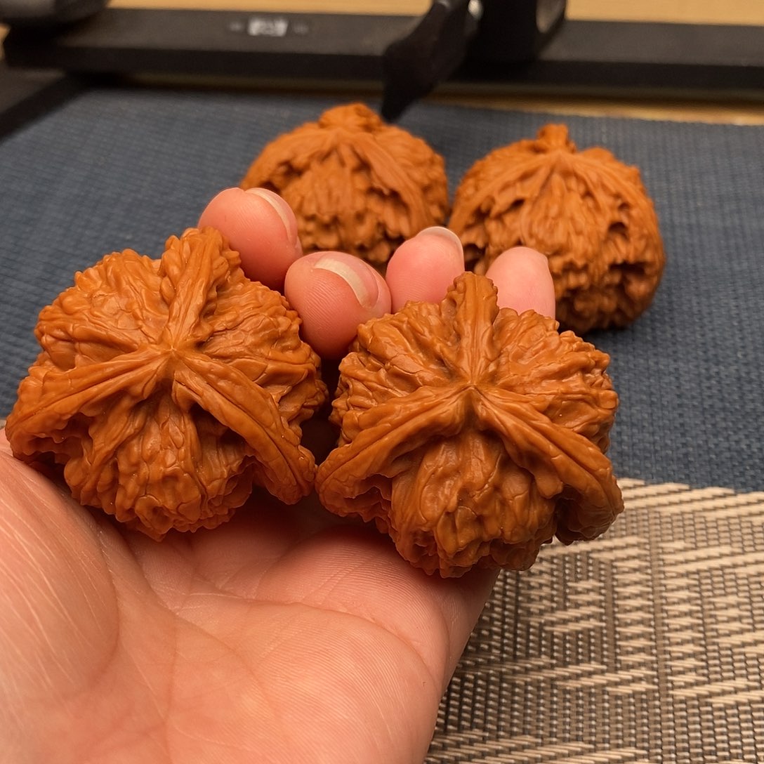 无***品文玩核桃吊坠三棱