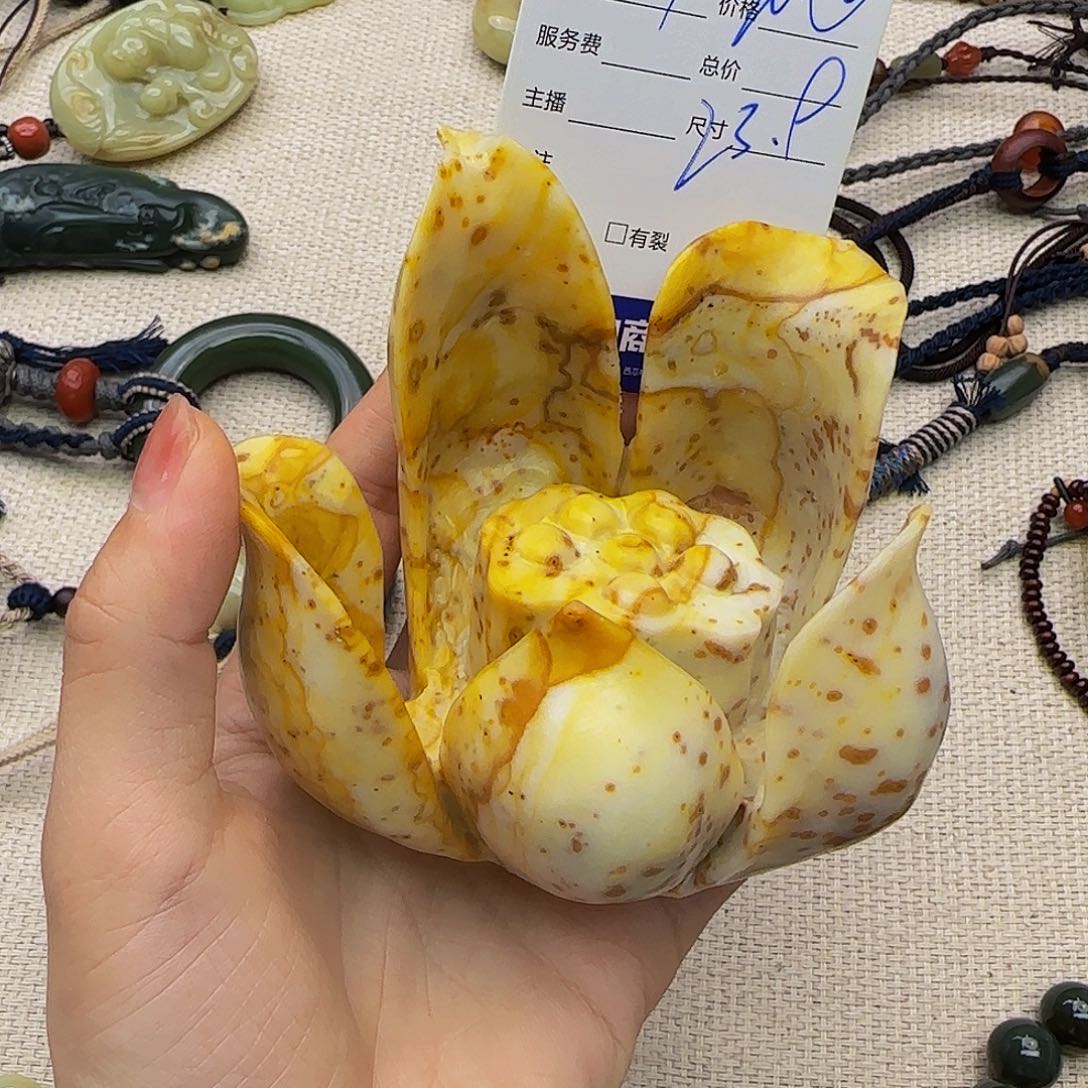 张***張和田玉未镶嵌颈饰