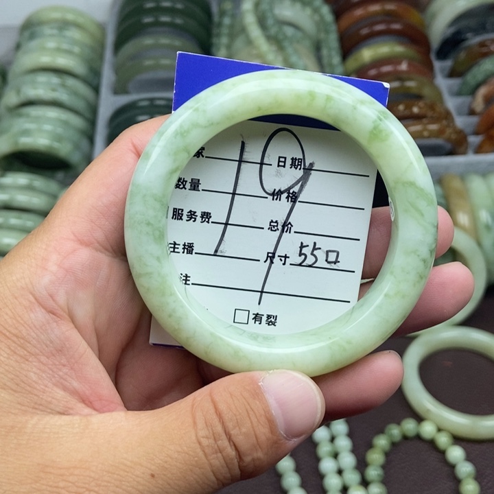 蛇纹石玉手镯未镶嵌