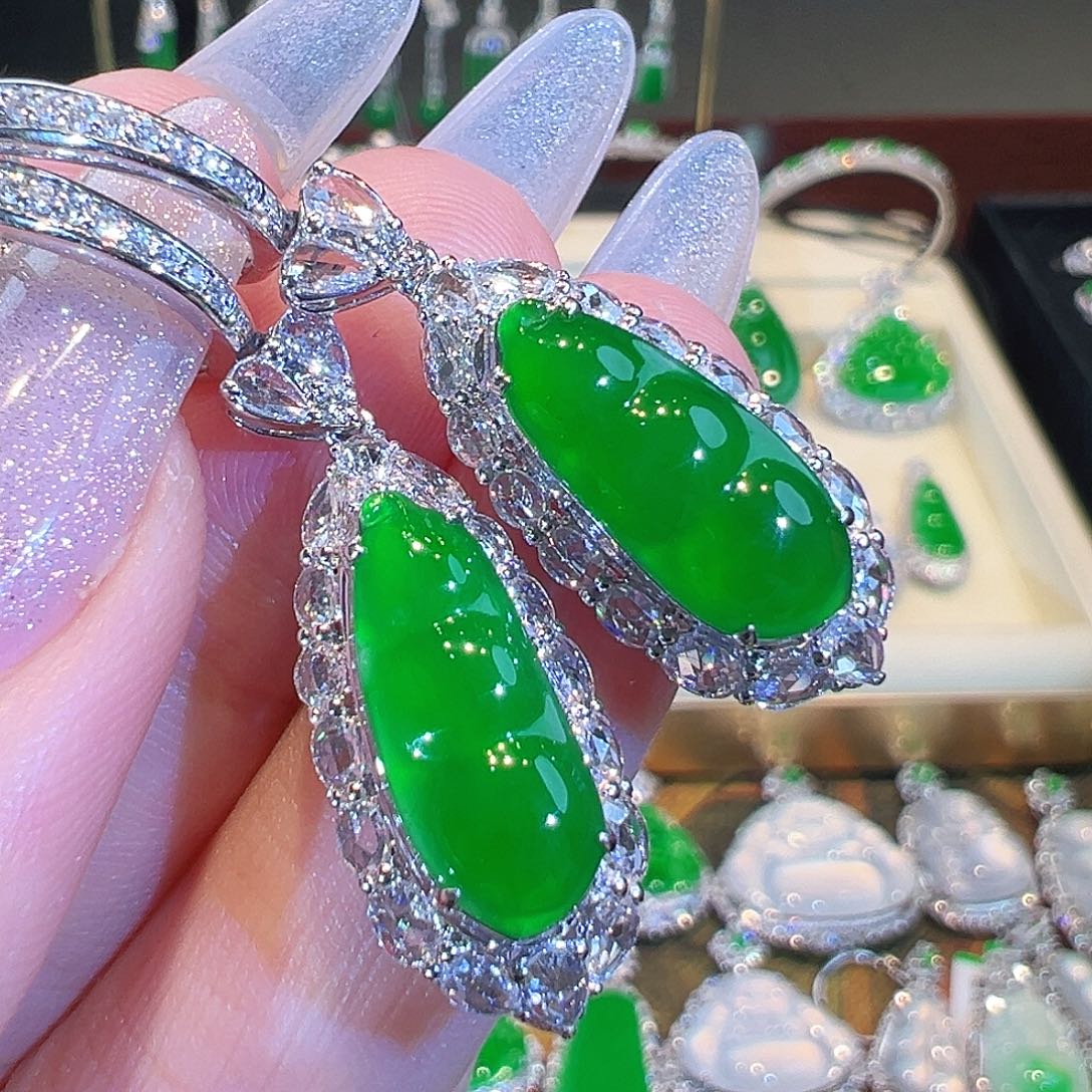 翡翠耳环18K金镶嵌翡翠