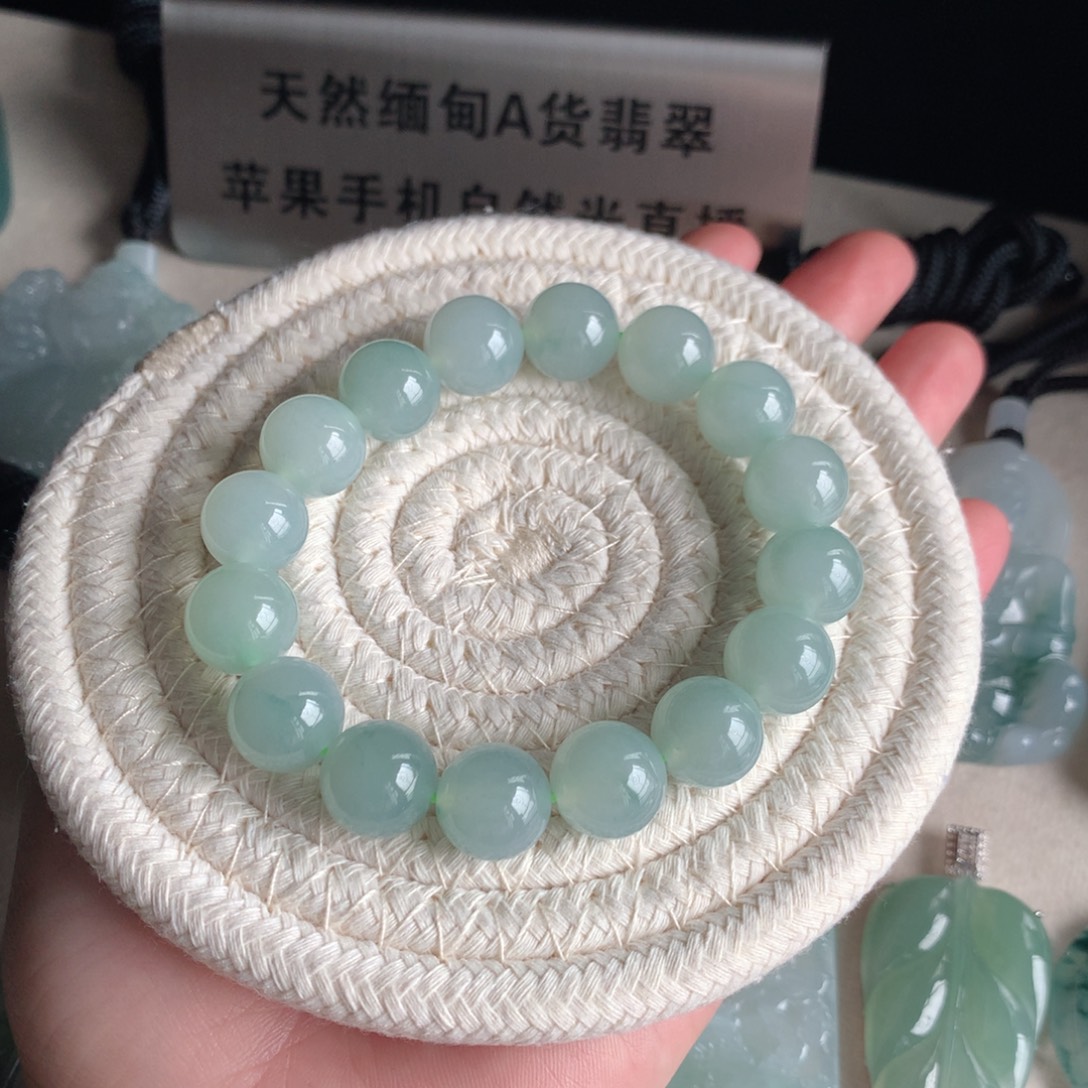 徐****翡翠未镶嵌颈饰翡翠
