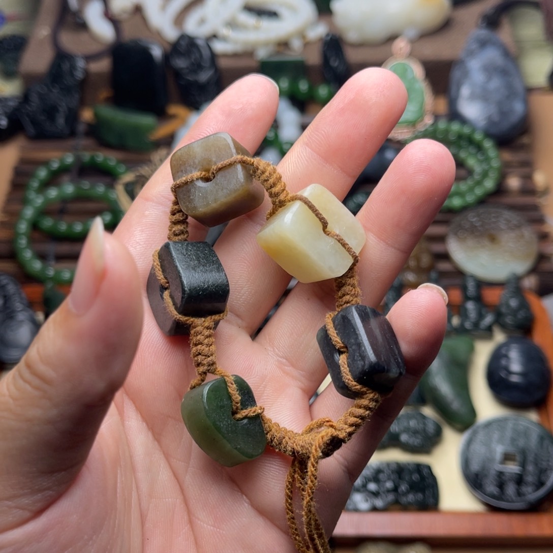 未镶嵌和田玉挂件