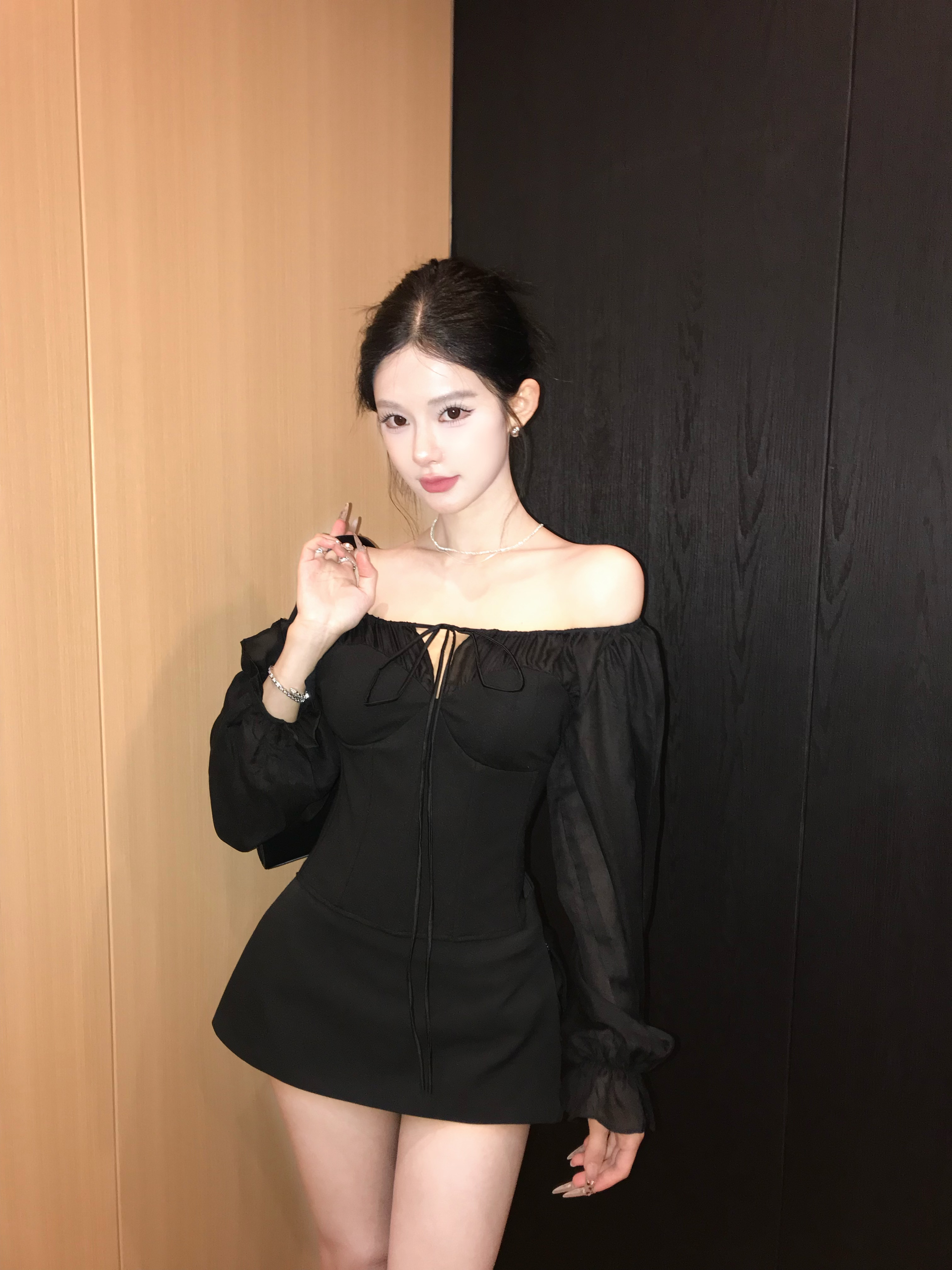 Cz纯子【约会必备】透肌性感黑色巨显瘦鱼骨定型收腰宫廷上衣女