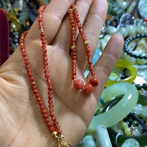 南红玛瑙颈饰未镶嵌