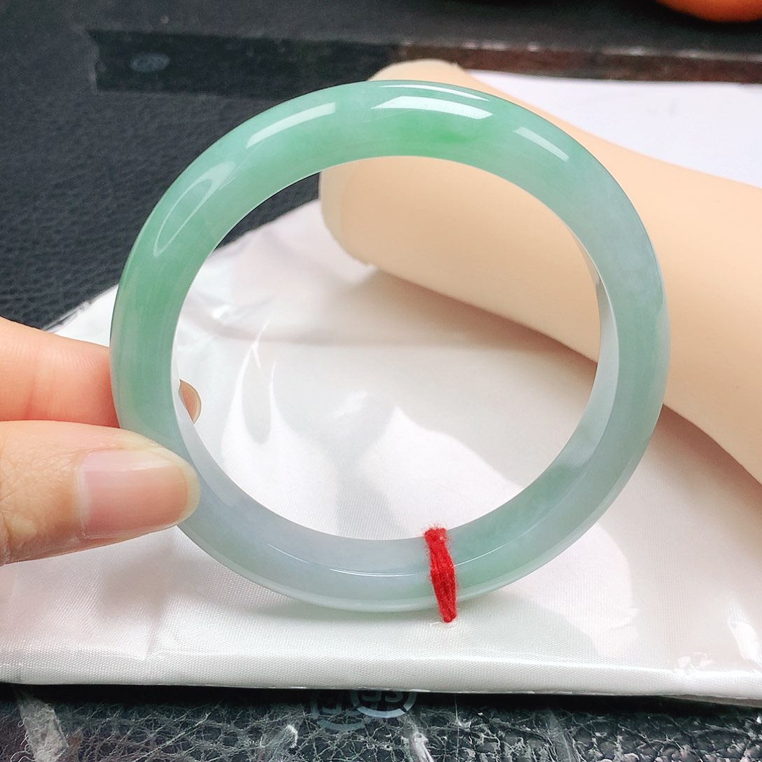 翡翠手镯未镶嵌正60