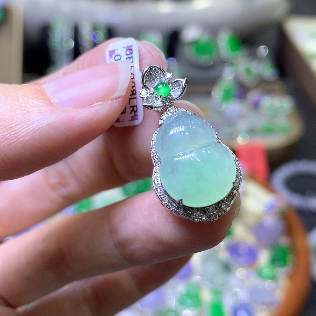 【闪购商品】翡翠颈饰18K金镶嵌翡翠吊坠项链