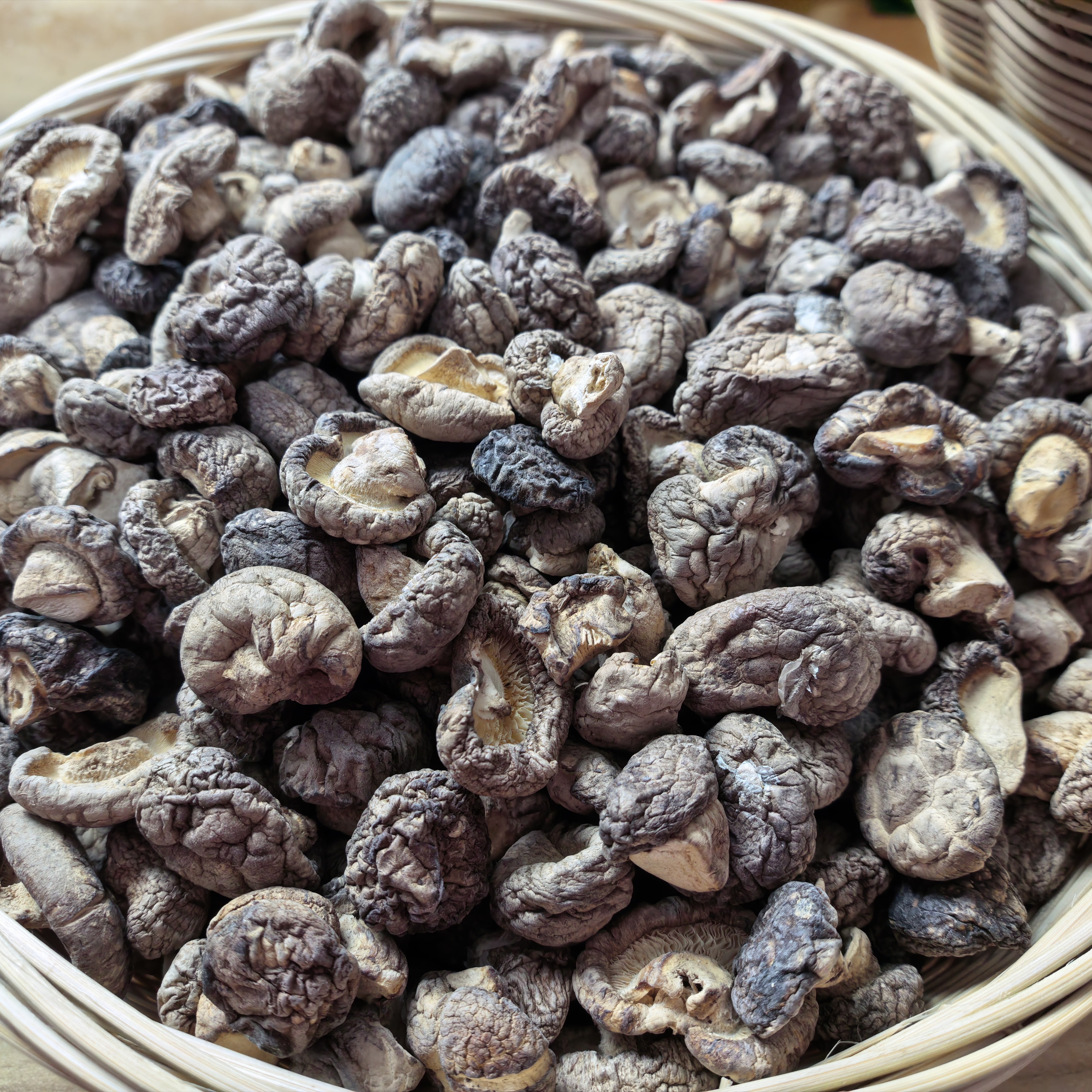 四川农家小香菇肉厚味美适合炒菜炒饭煲汤