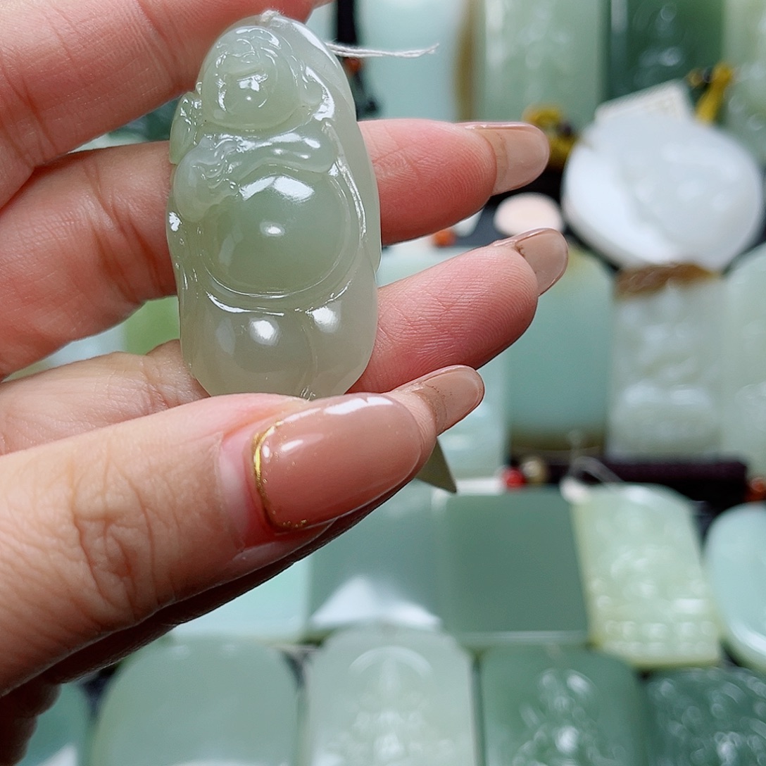 金***土和田玉未镶嵌颈饰