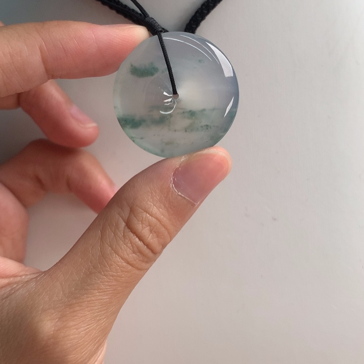 翡翠挂件未镶嵌…..