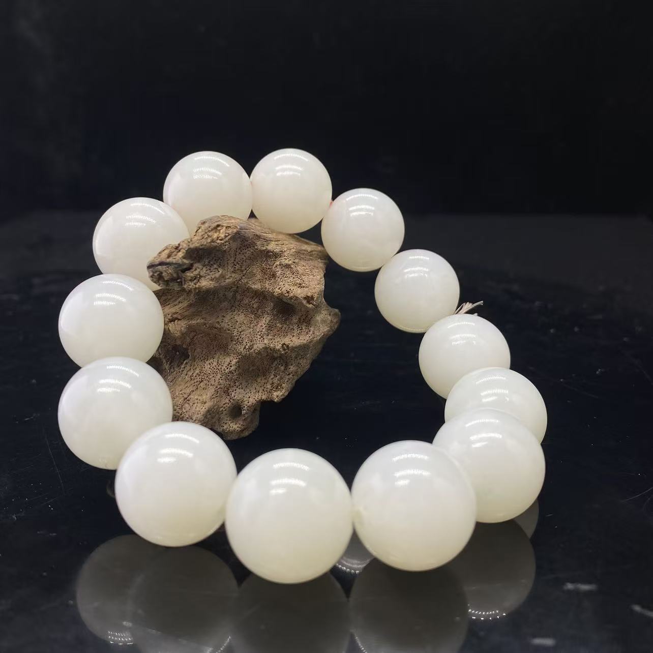 A1212 和田玉手串 HZ641631