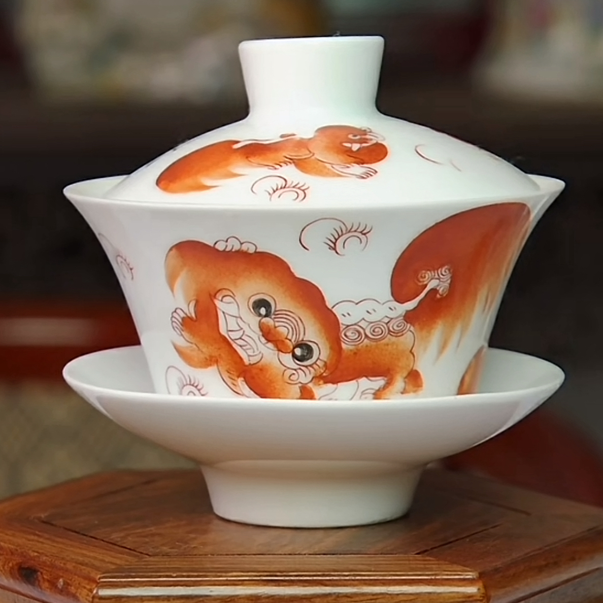 矾红 狮子滚绣球 太师少保   高10.5公分 口径11公分 全品  