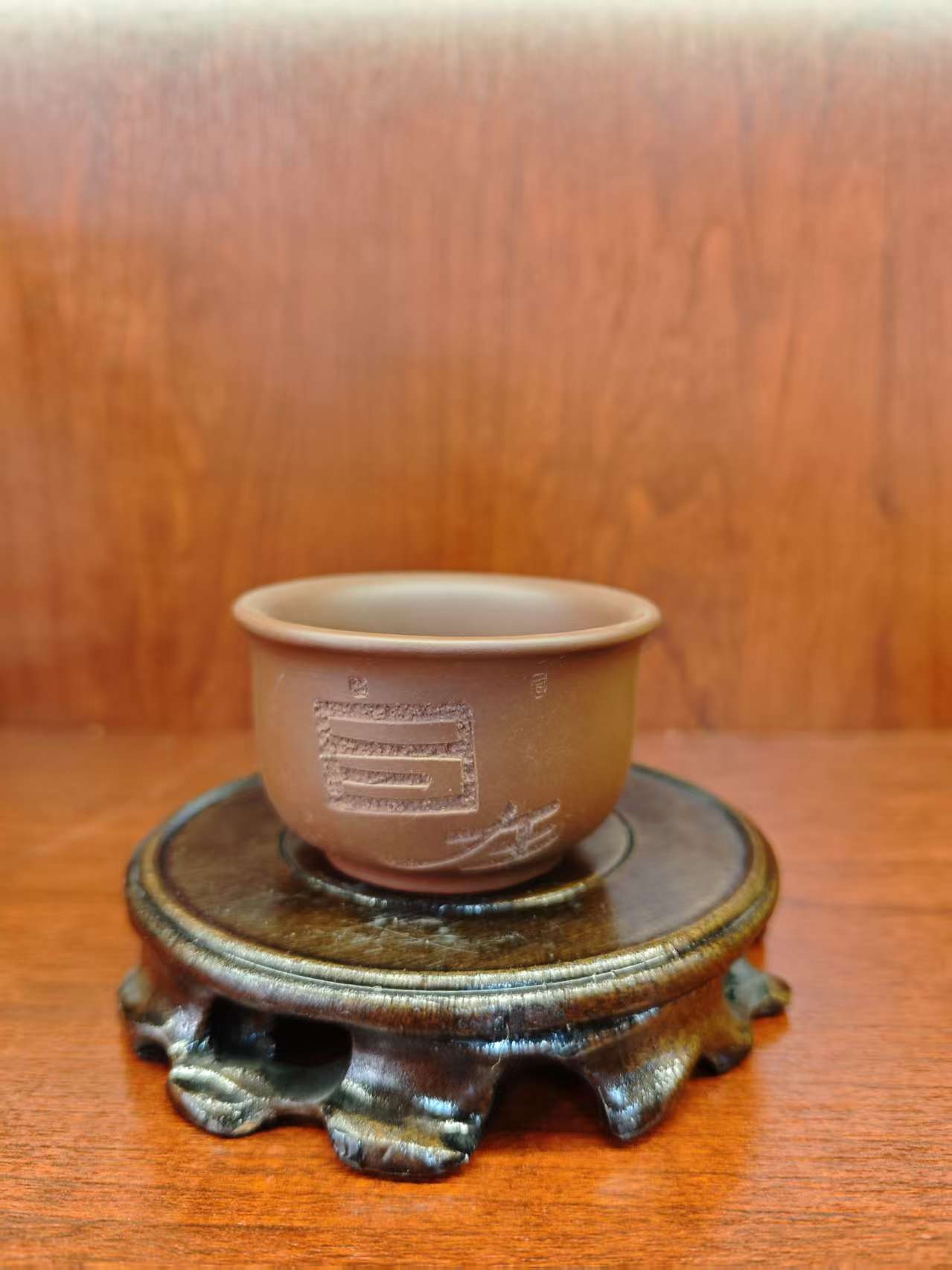 宜兴原矿紫砂手工刻绘自在60cc紫朱泥小口杯
