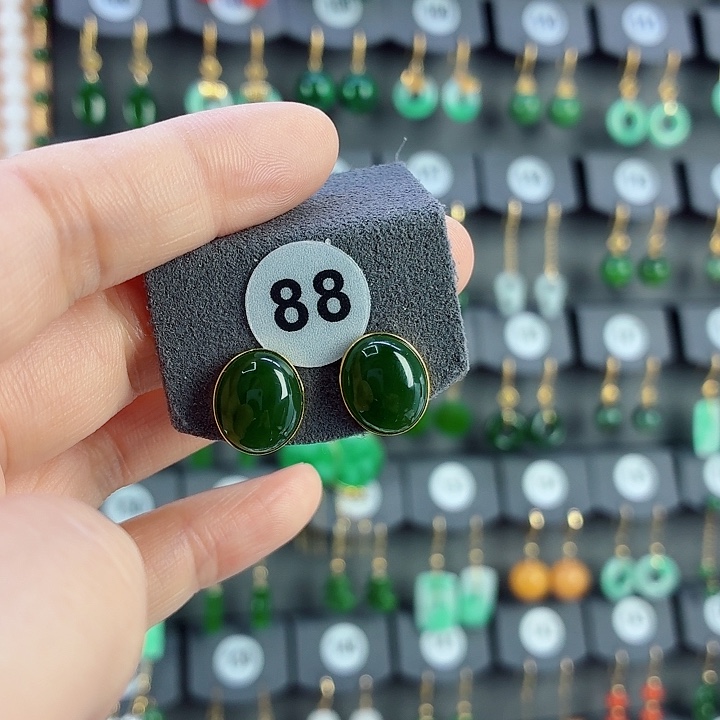 和田玉18K金镶嵌耳饰