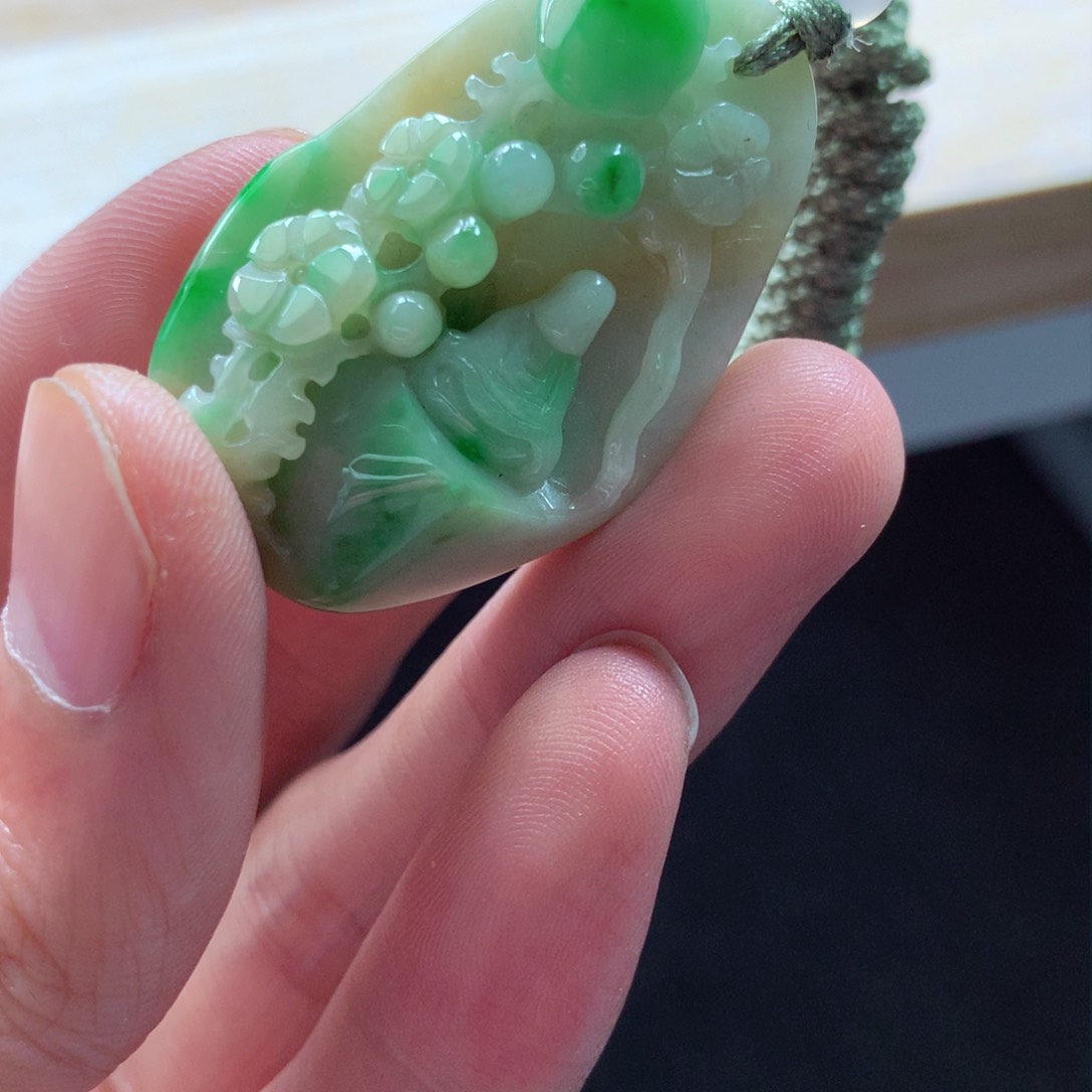 翡翠颈饰未镶嵌吊坠