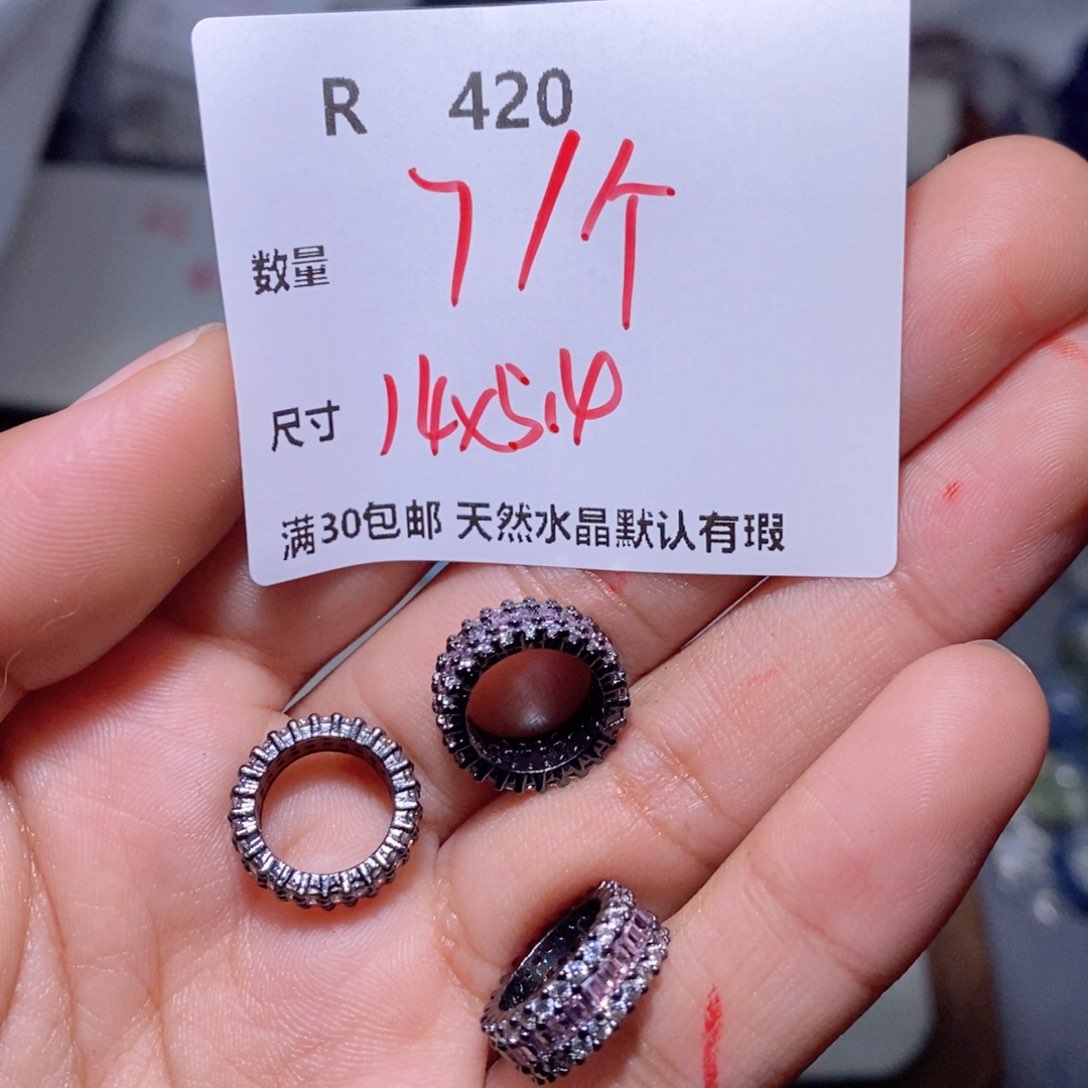 水晶颈饰合金R420。一个