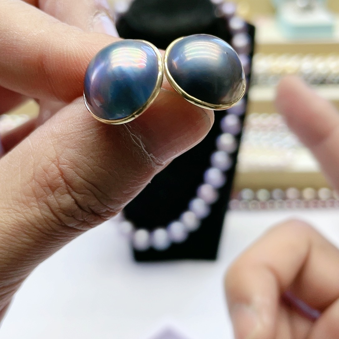 拼合珍珠（马贝珠）耳饰18K金镶嵌