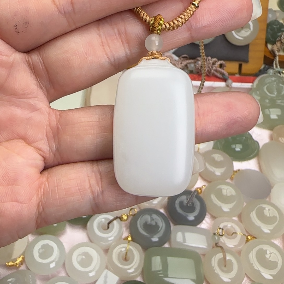 豆***和田玉未镶嵌颈饰