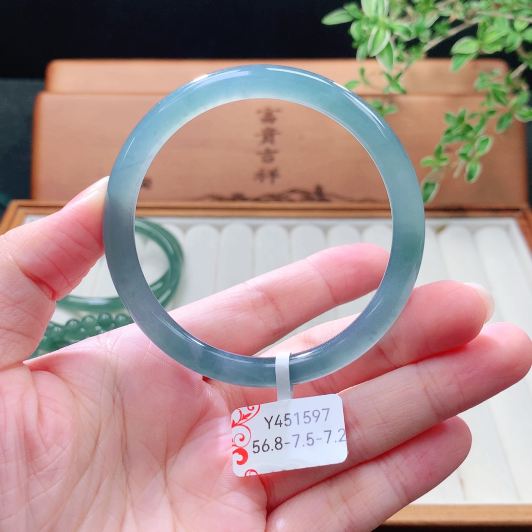 未镶嵌手镯（圆镯）翡翠