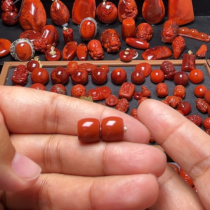 用***8南红玛瑙未镶嵌配饰直切对珠