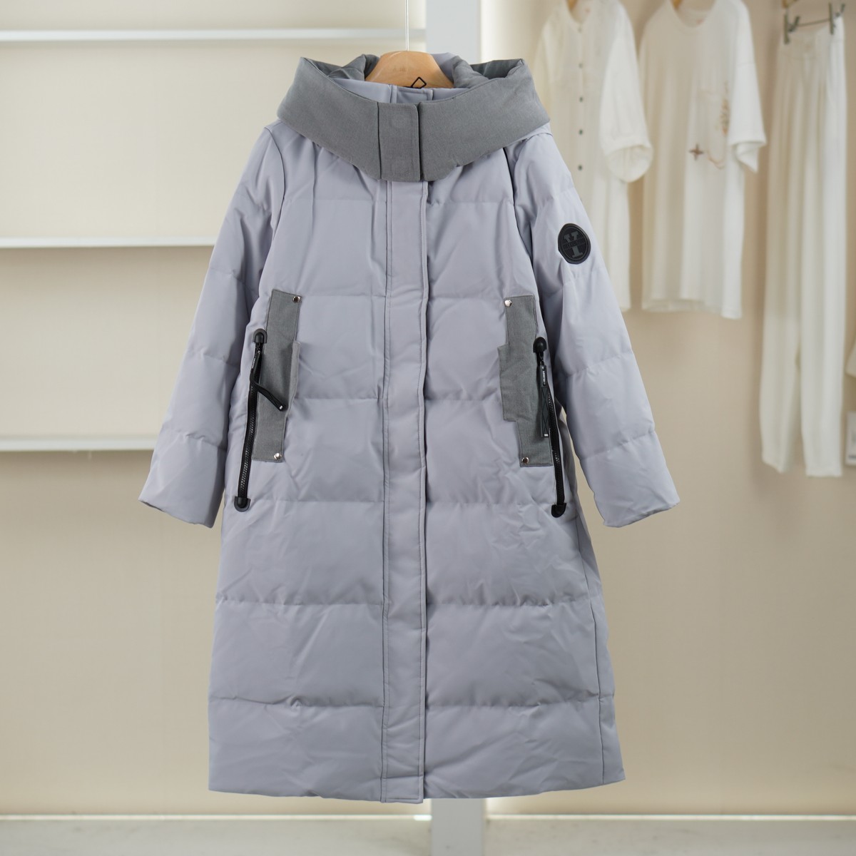 麦迪尚品【艺】5121512 拼接连帽立领保暖羽绒服冬季女装品牌折扣