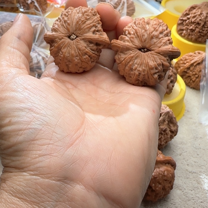 文玩核桃吊坠强***旺41血麒麟全品