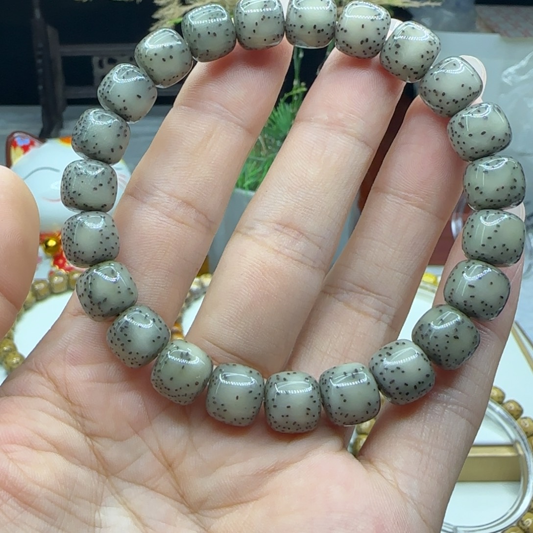 焱***朗星月菩提手串冰透10×9一朵果