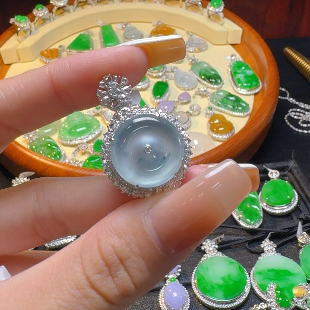 翡翠18K金镶嵌颈饰平安扣吊坠