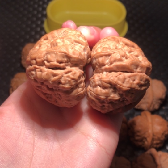 文玩核桃把件为****受45蛤蟆头
