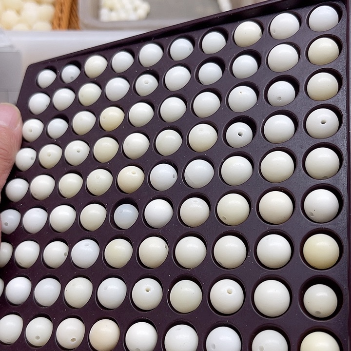 白玉菩提吊坠瑕疵10白玉圆珠220颗