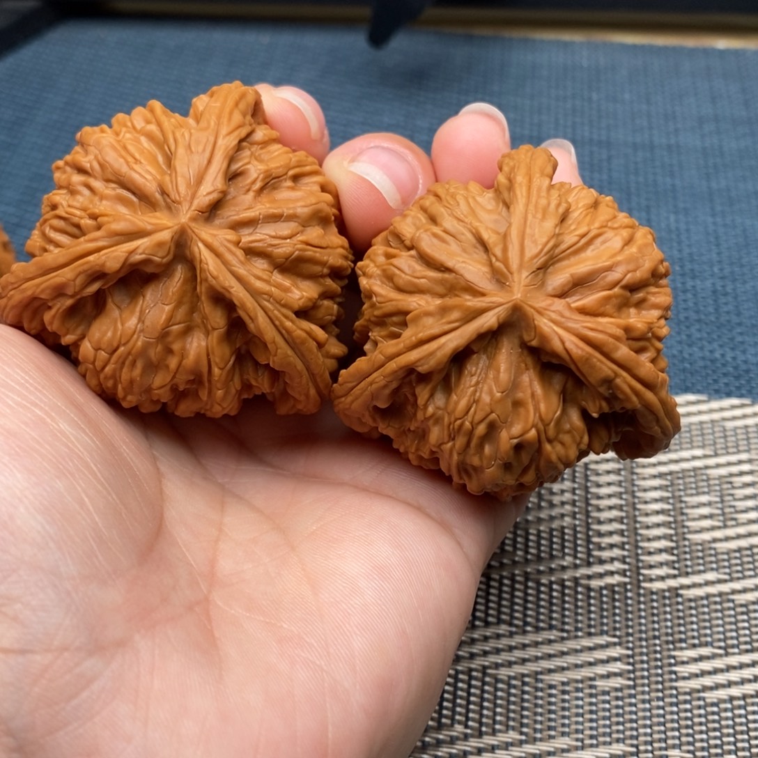 随***郭文玩核桃吊坠三棱