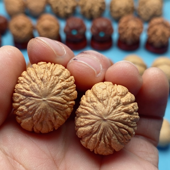 文玩核桃把件精品文玩手捻猴元