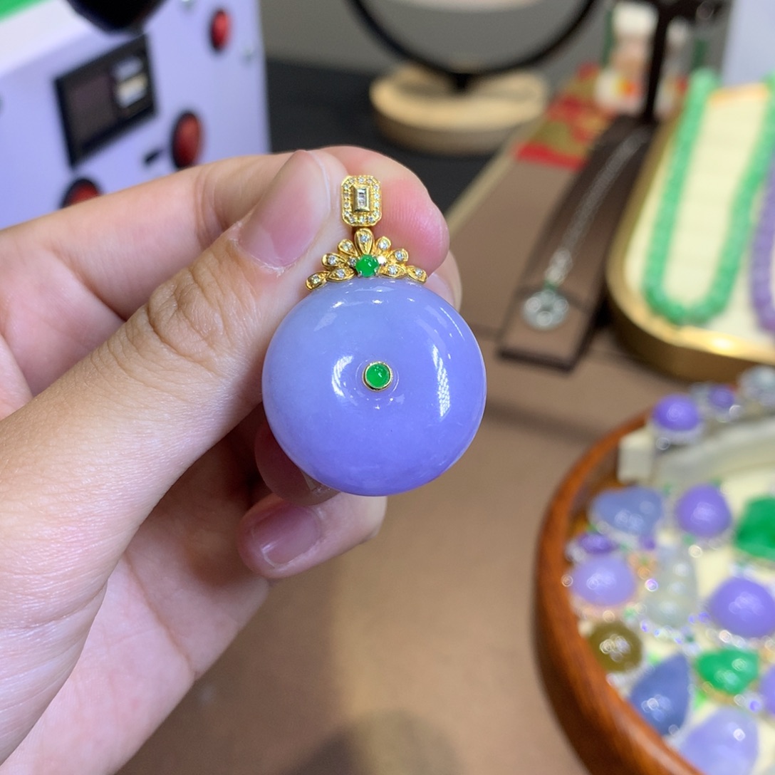 翡翠18K金镶嵌颈饰翡翠