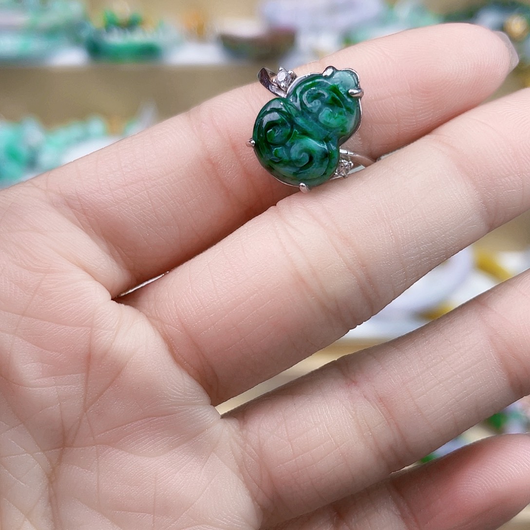 翡翠未镶嵌手链戒指