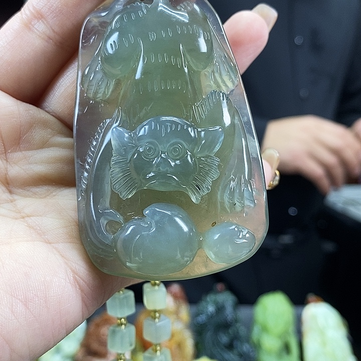 蛇纹石玉吊坠未镶嵌