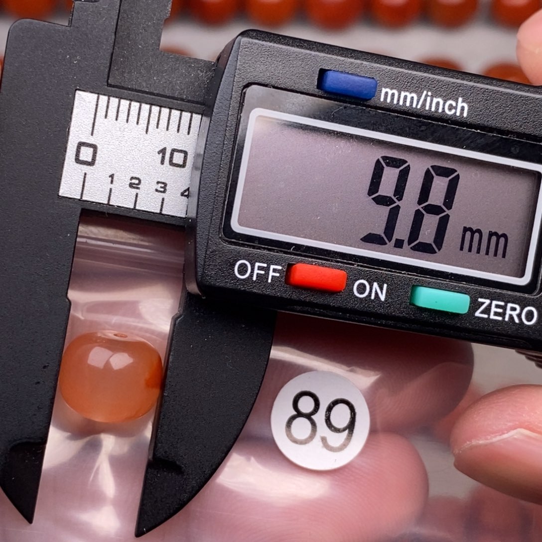 南红玛瑙未镶嵌配饰有瑕疵