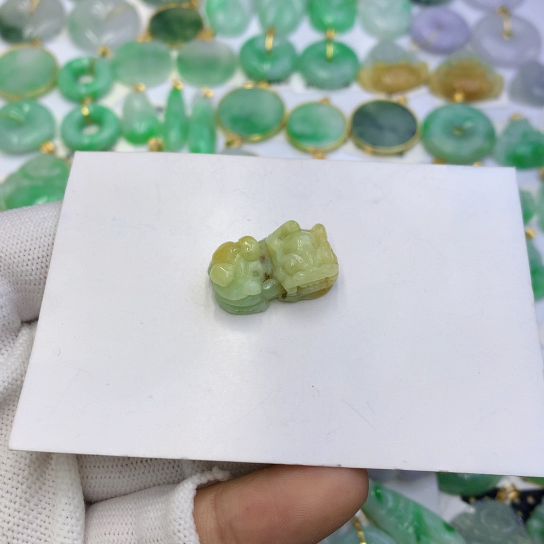 翡翠颈饰未镶嵌翡翠